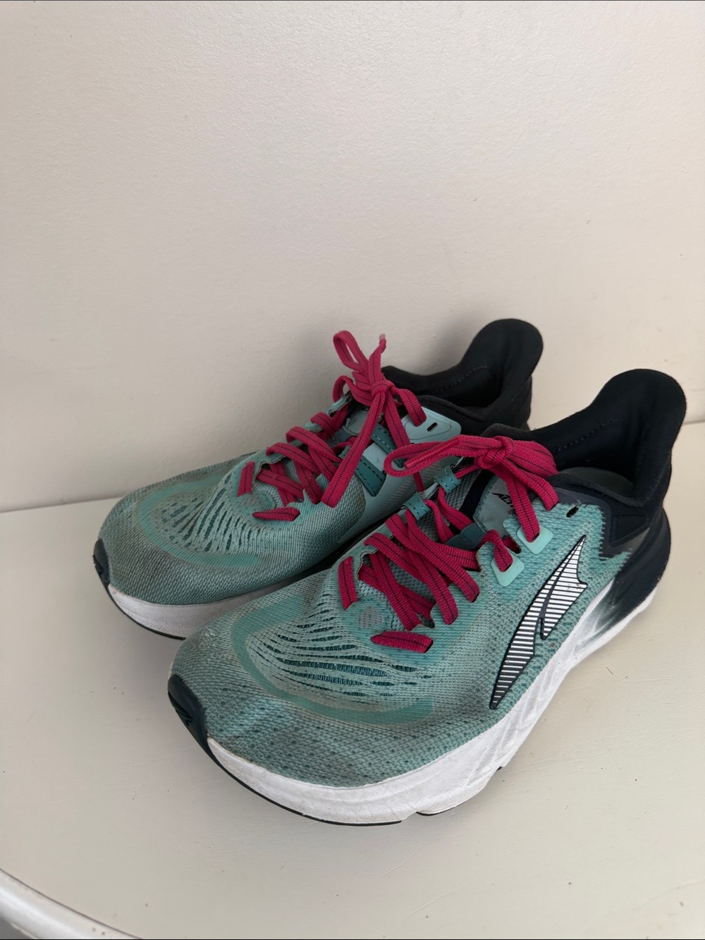 (S-2427) Altra Women’s Teal Running Shoes with Pink Laces, Size: 6.5